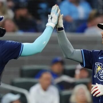 Rays Bounce Back, Beat Blue Jays Behind Brandon Lowe’s 2-Run Blast