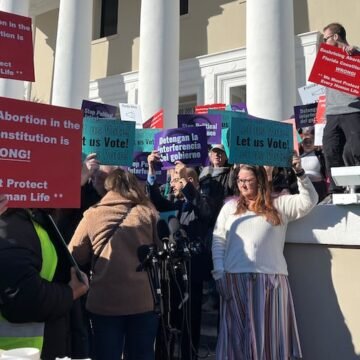 Critics Highlight DeSantis’ Double Standard in Florida Abortion Petition Case